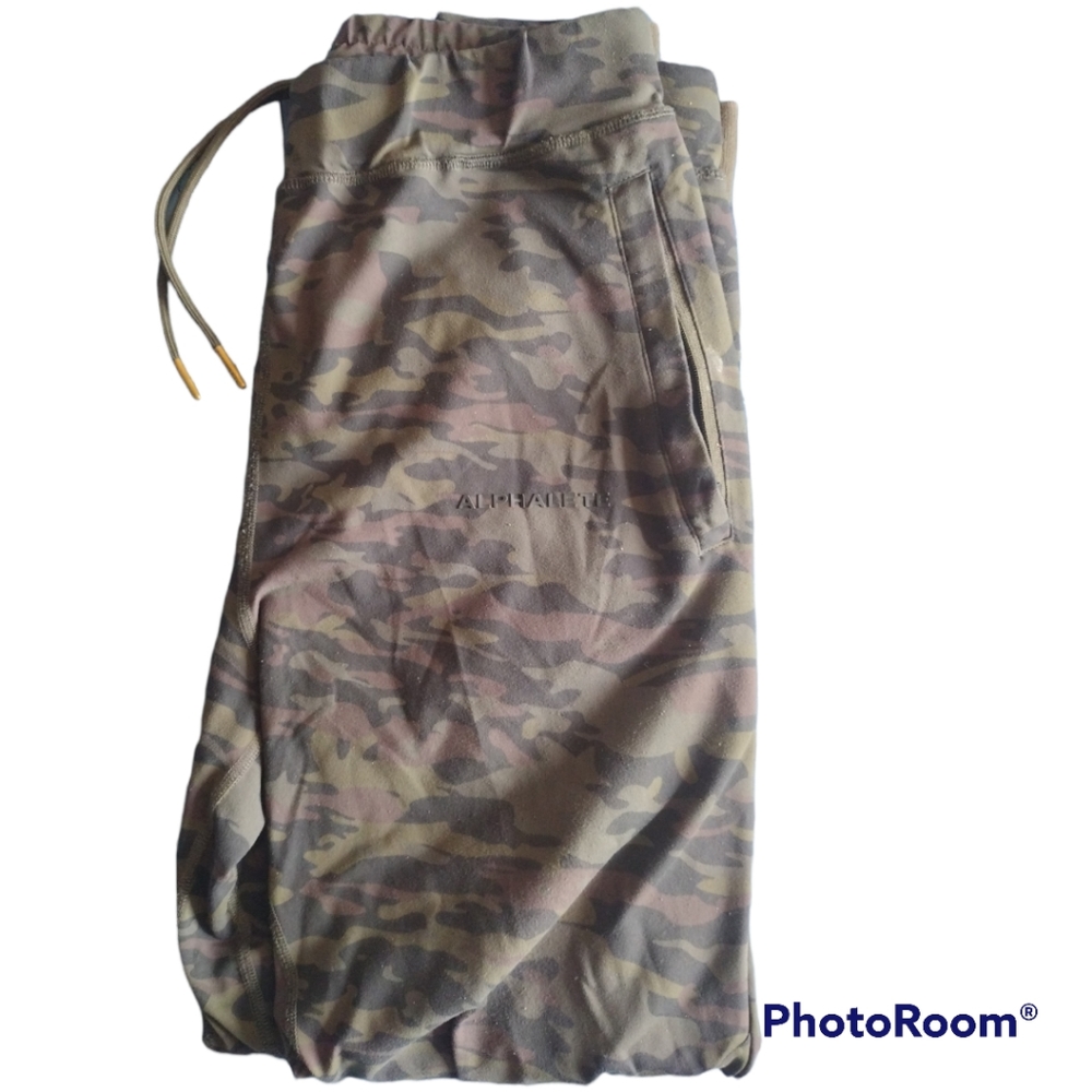 Alphalete (Learn More/Dream More/Be More) Camouflage Joggers